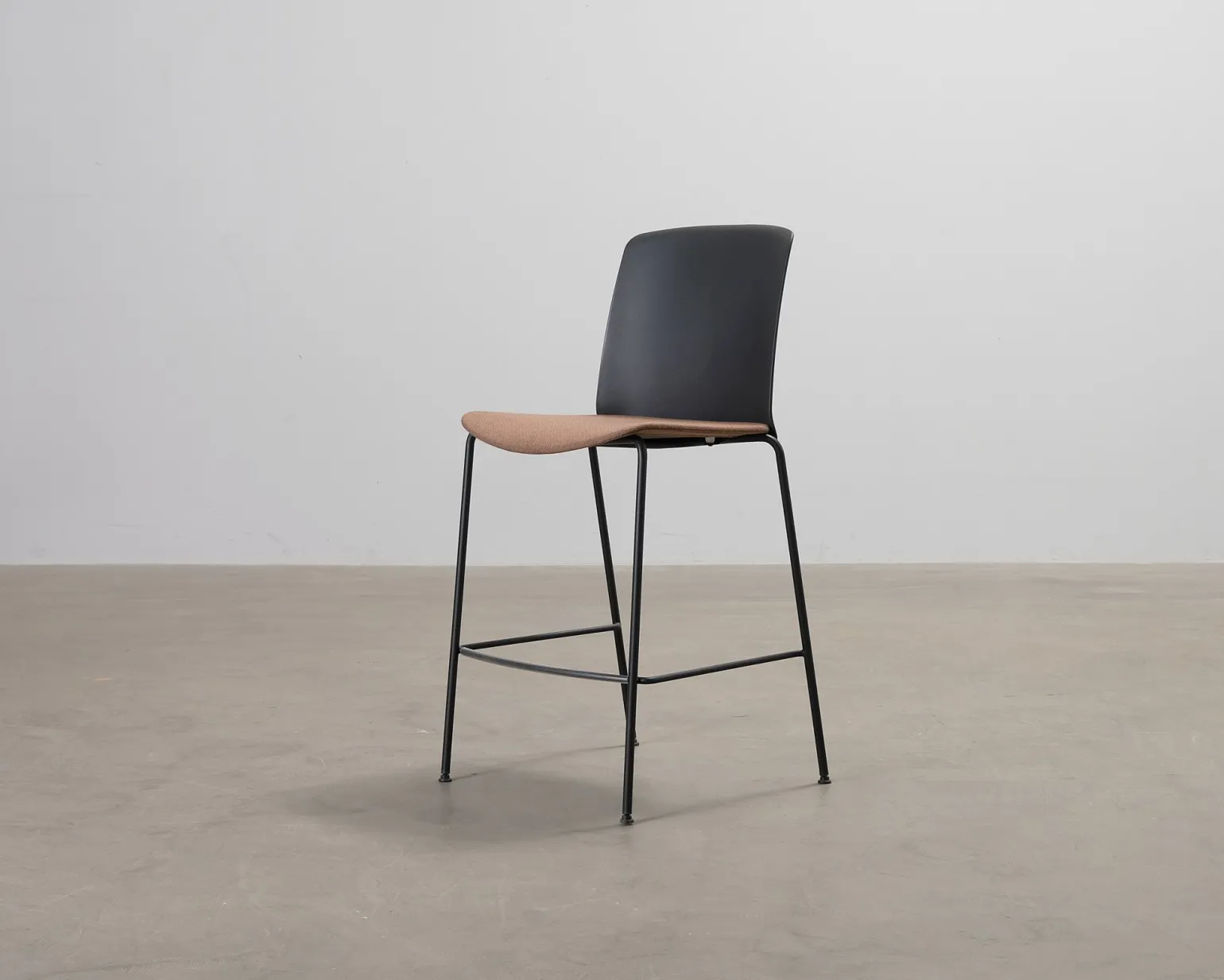 Arper Mixu barstol svart / brun