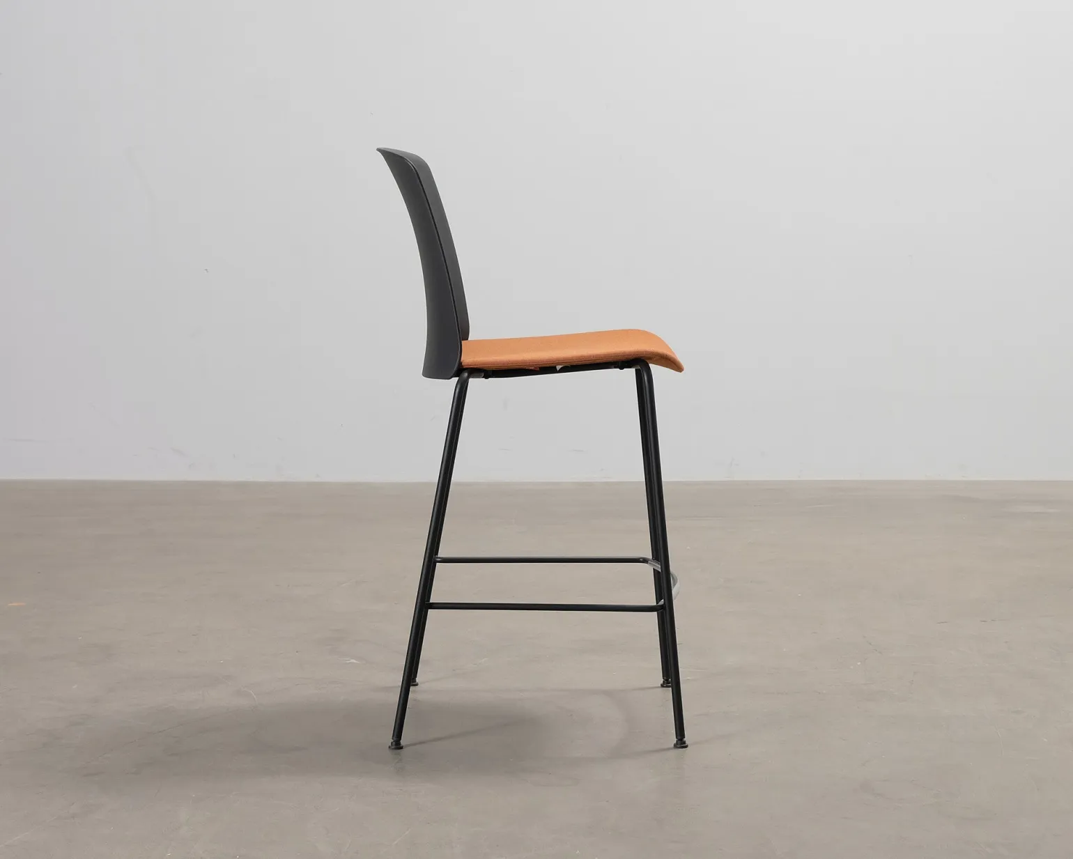 Arper Mixu barstol svart / orange