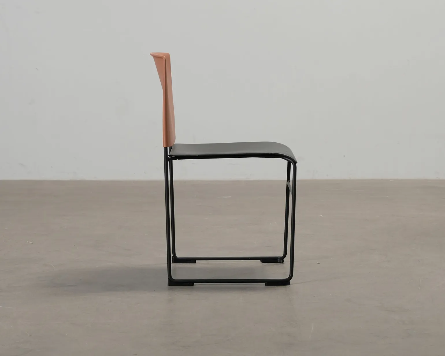 Arper Stacy stol svart / orange
