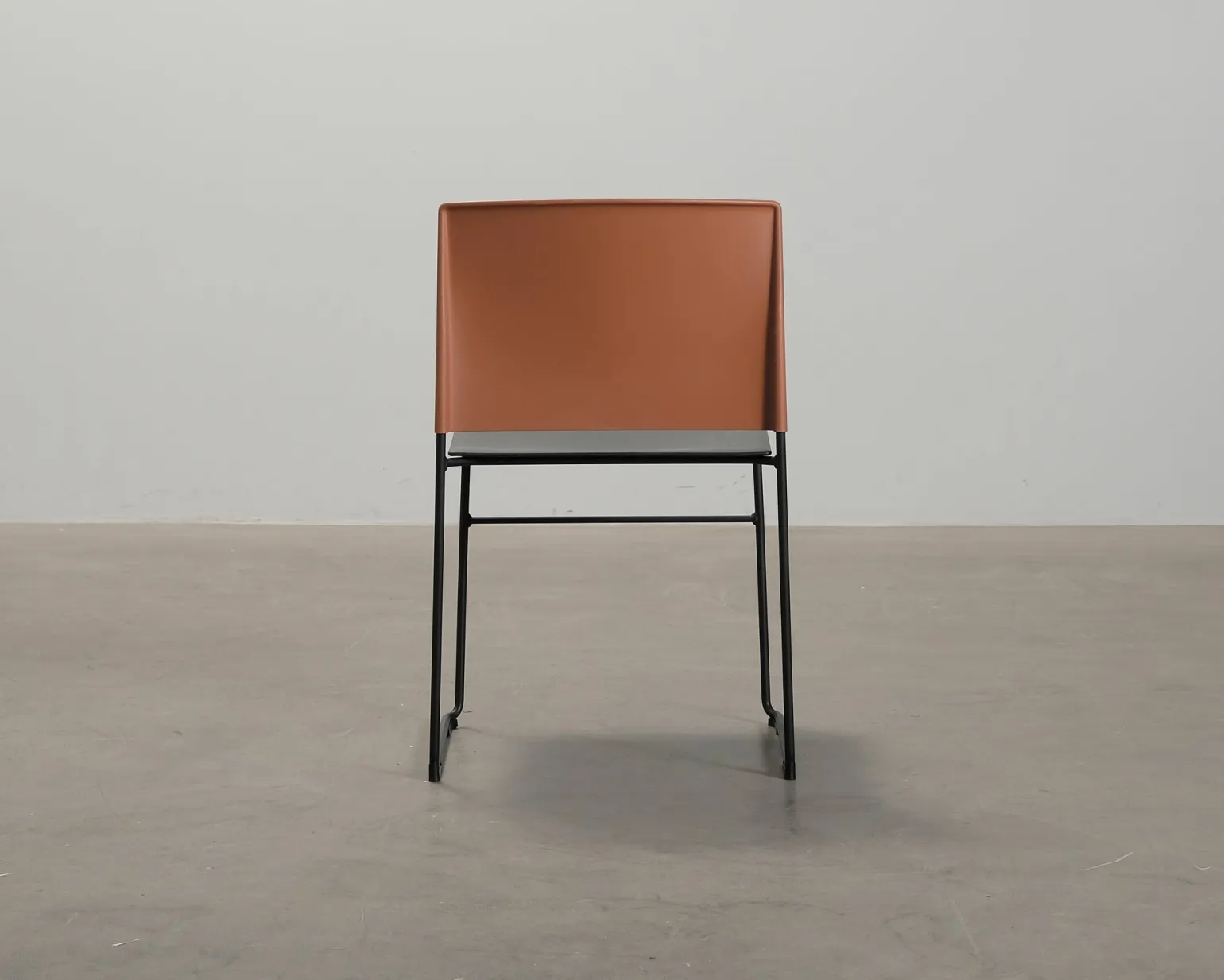 Arper Stacy stol svart / orange