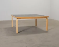 Artek Aalto 84 soffbord 120 x 120 cm björk / svart