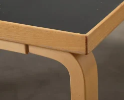 Artek Aalto 84 soffbord 120 x 120 cm björk / svart