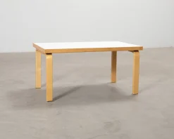 Artek 80B bord vit laminat