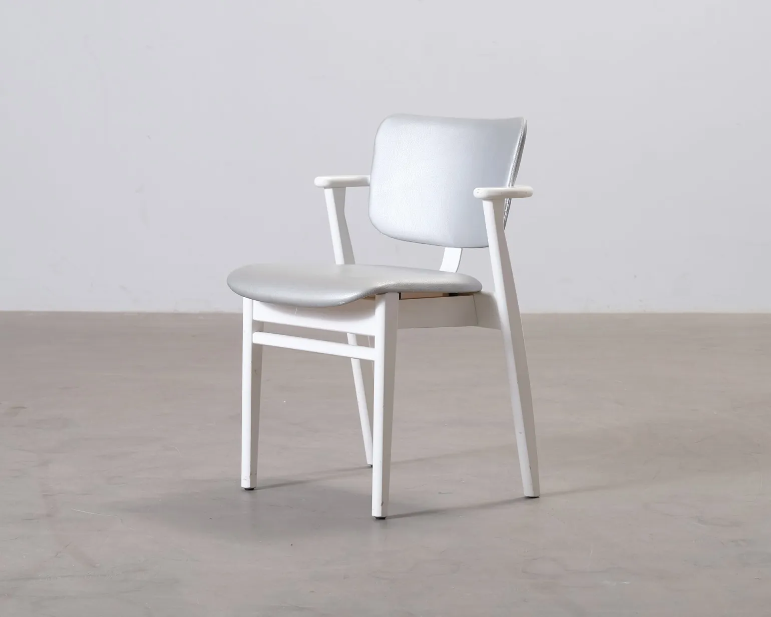 Artek Domus stol vit / silver