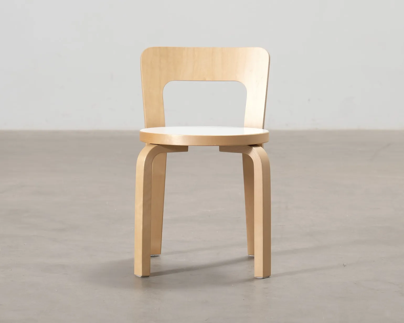 Artek N65 barnstol björk / vit laminat