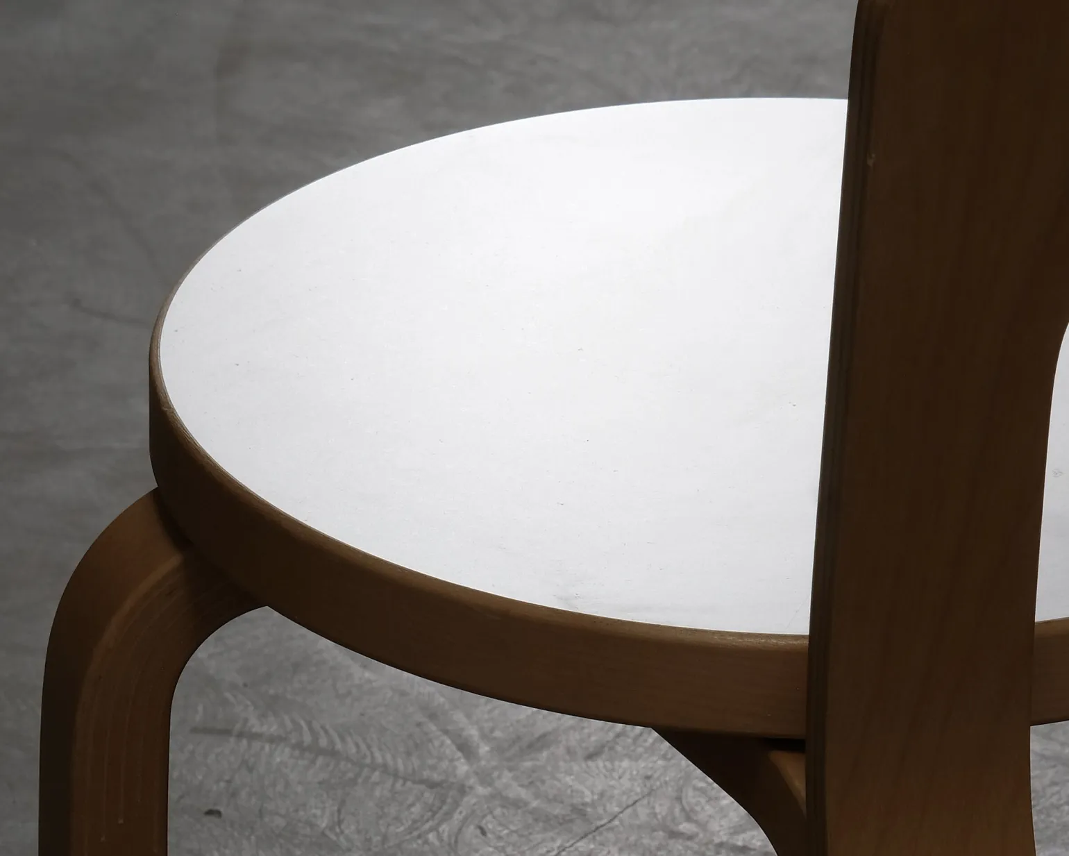 Artek N65 barnstol björk / vit laminat