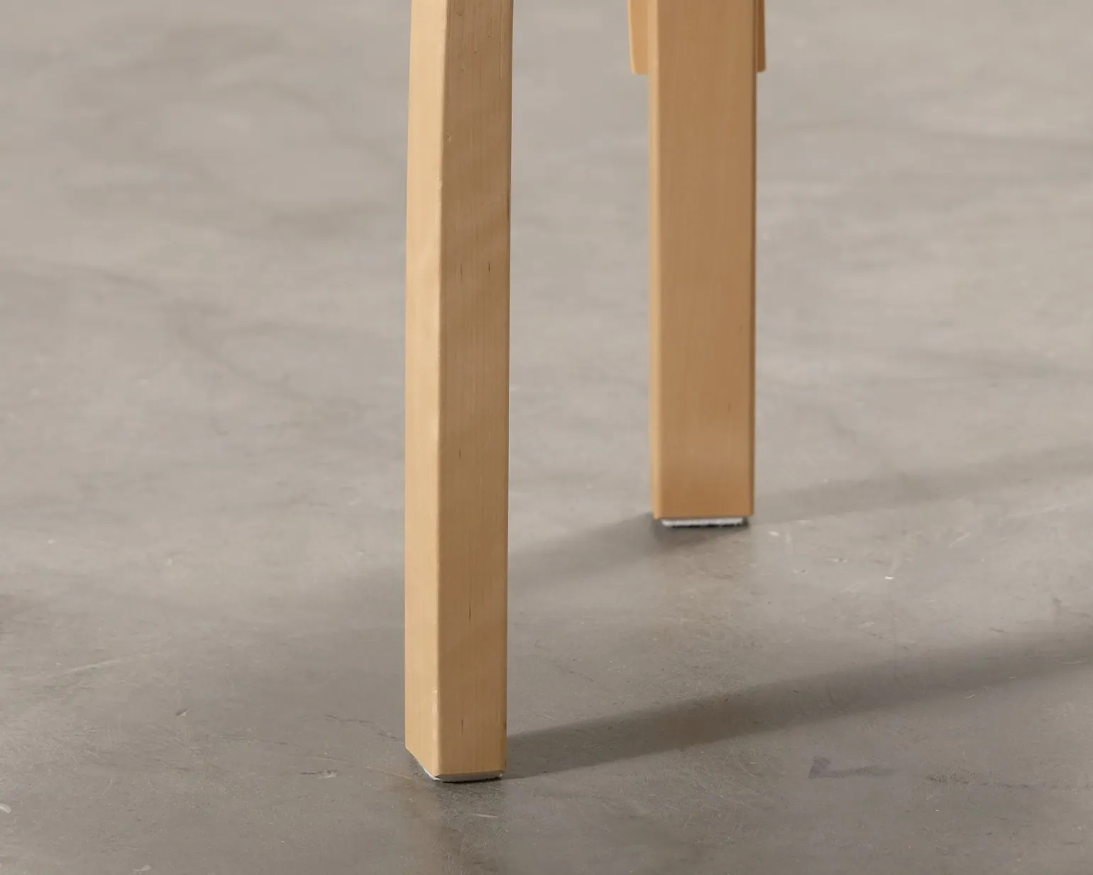 Artek N65 barnstol björk / vit laminat