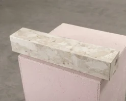 Audo Copenhagen Plinth hylla 60 cm, Kunis Breccia marmor