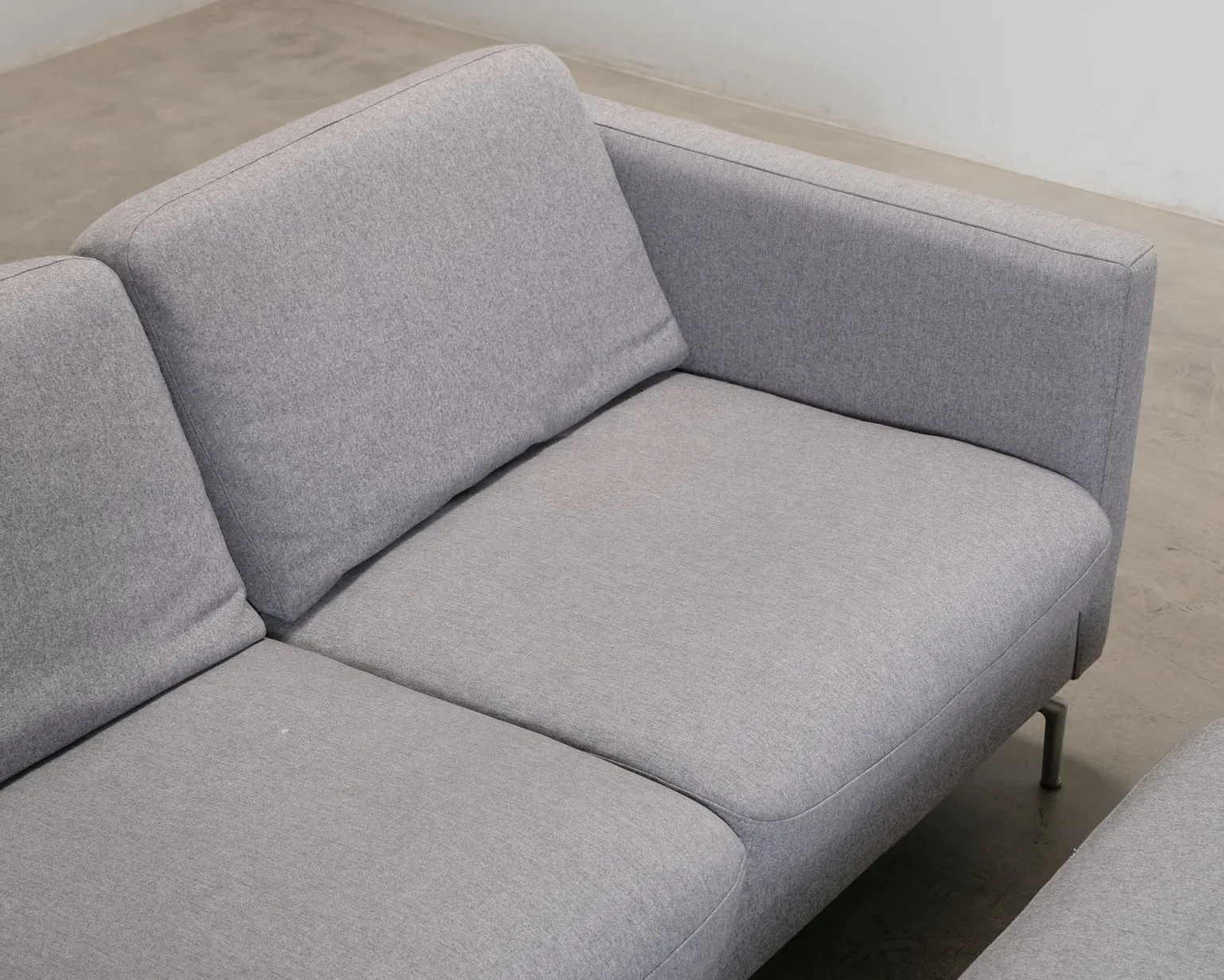 BoConcept Osaka 3-sits soffa med fotpall grå