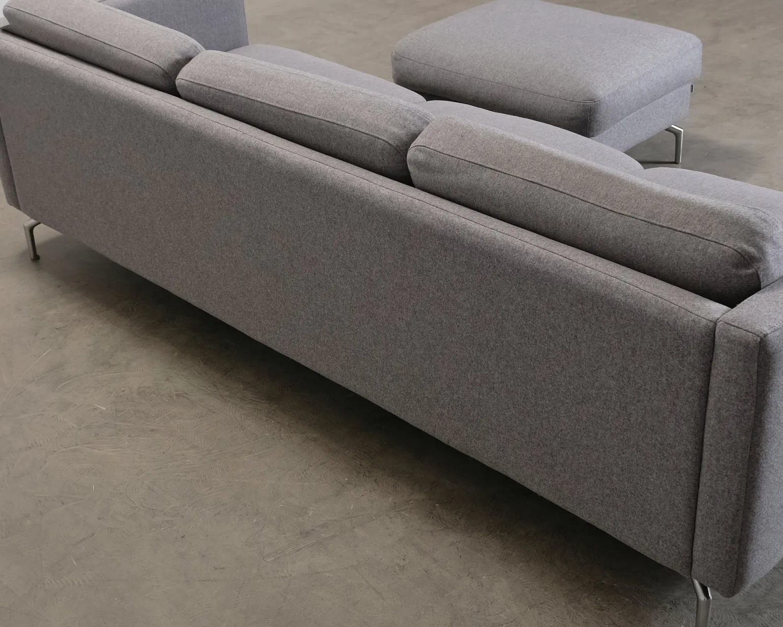 BoConcept Osaka 3-sits soffa med fotpall grå