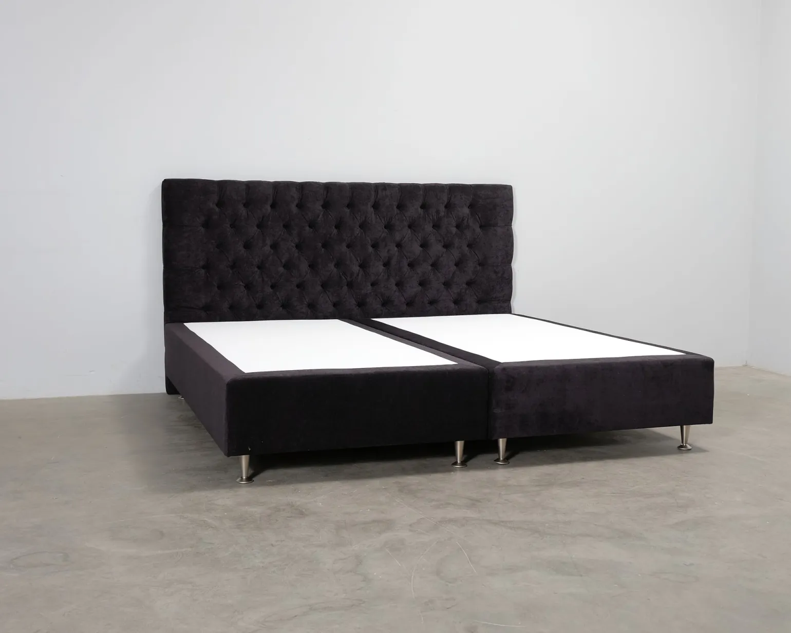 Celine sängram 210 cm svart