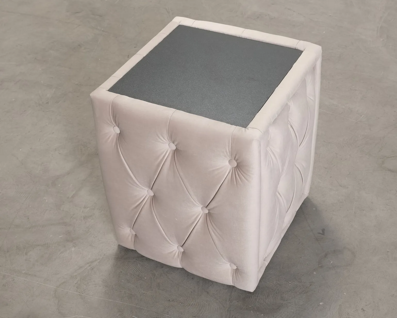 Celio nattduksbord beige