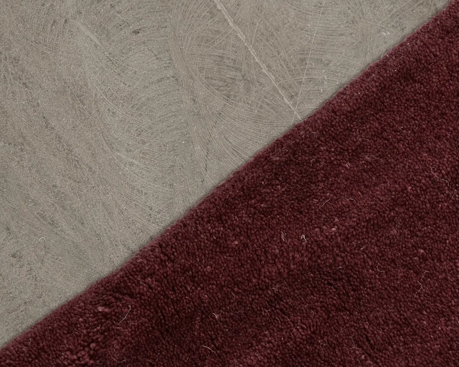 Classic Collection Contour ullmatta 200 x 300 cm vinröd