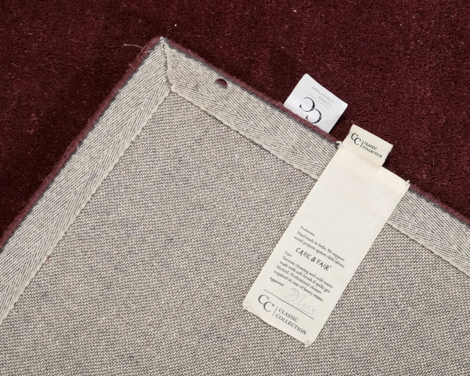 Classic Collection Contour ullmatta 200 x 300 cm vinröd