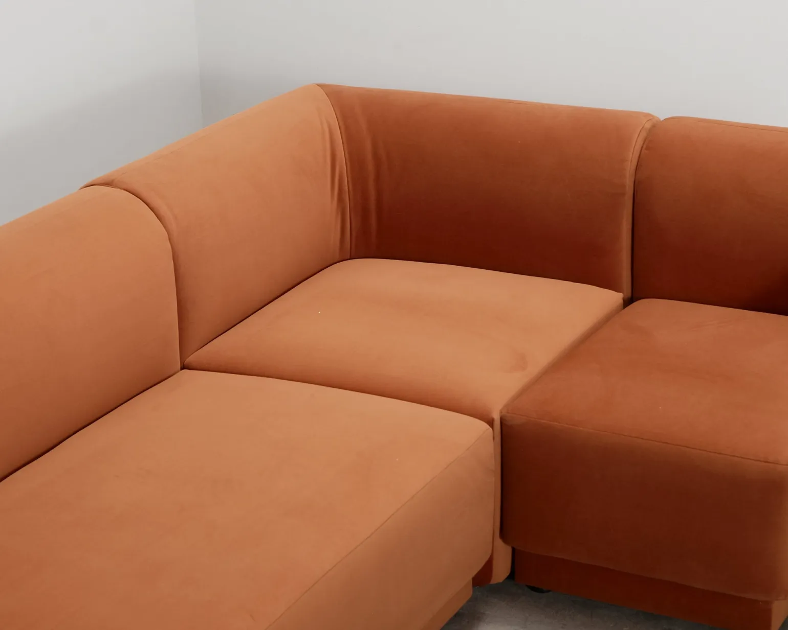 CXL by Christian Lacroix Louis hörnsoffa med divan terrakotta