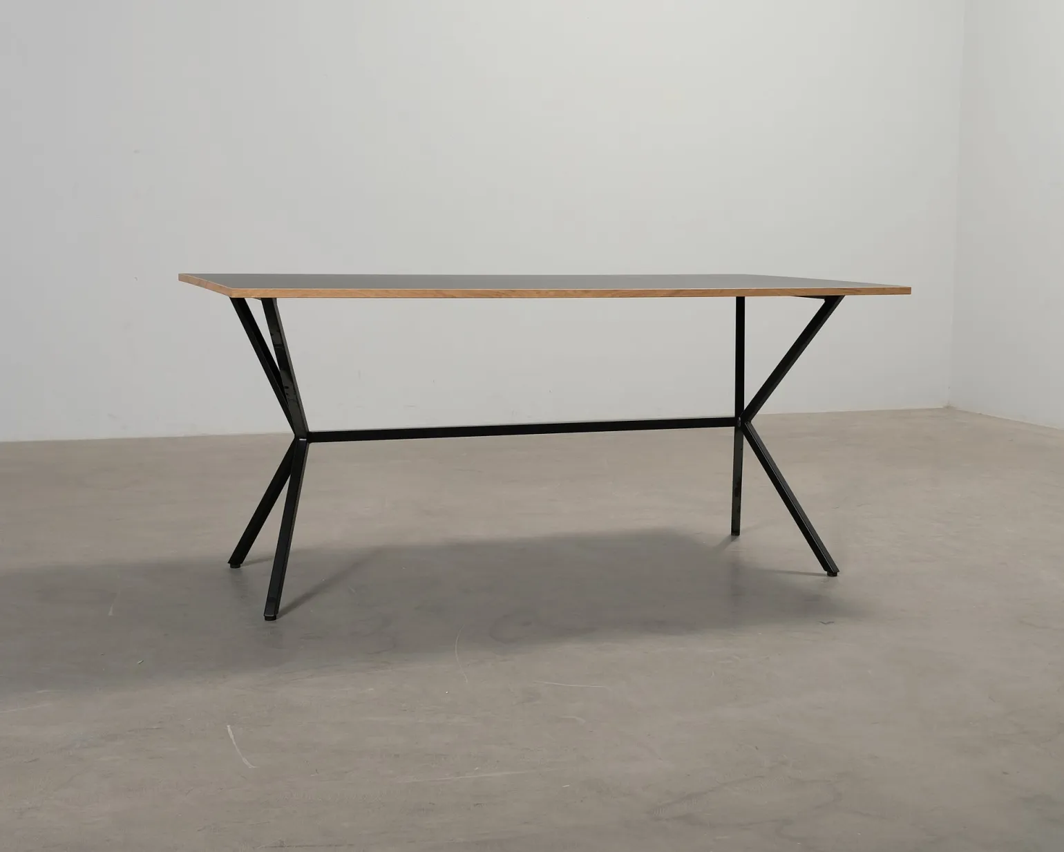Department Loft matbord linoleum