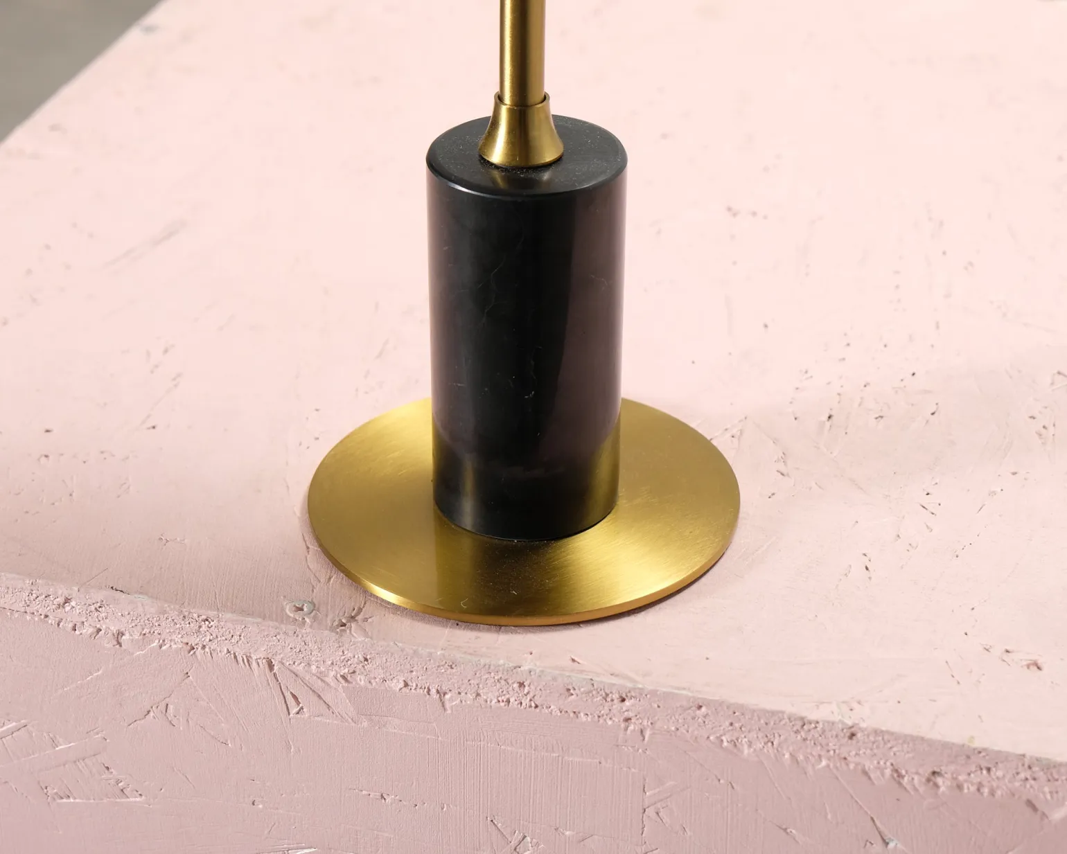 Dyberg Larsen Moon bordslampa svart
