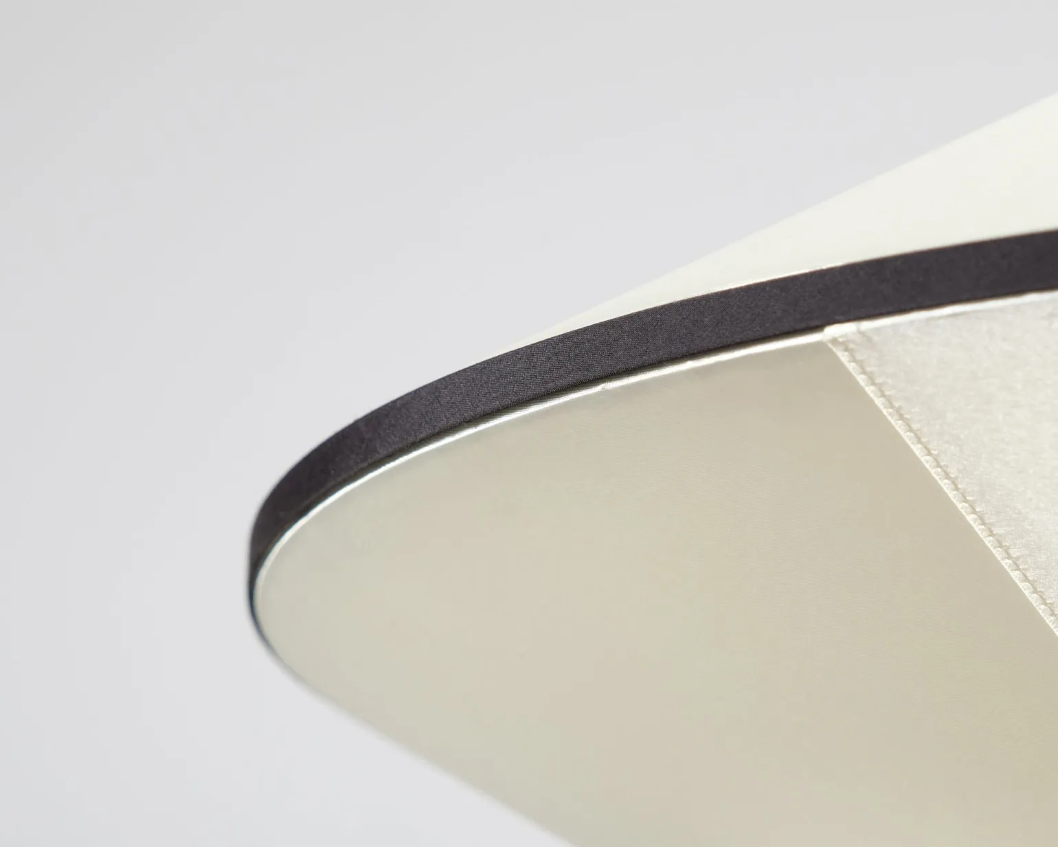 Edgeform Tafta pendellampa ø 65 cm svart / naturvit
