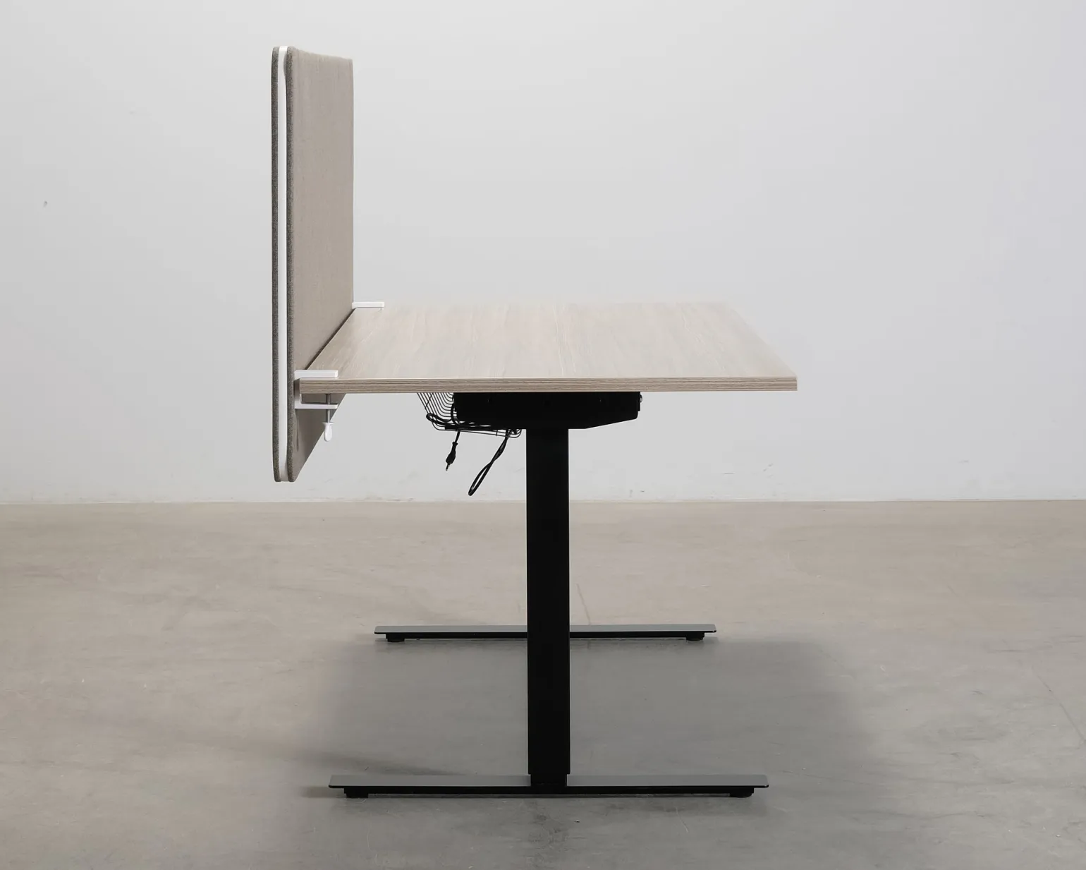 Elektriskt skrivbord med skärm 160 cm