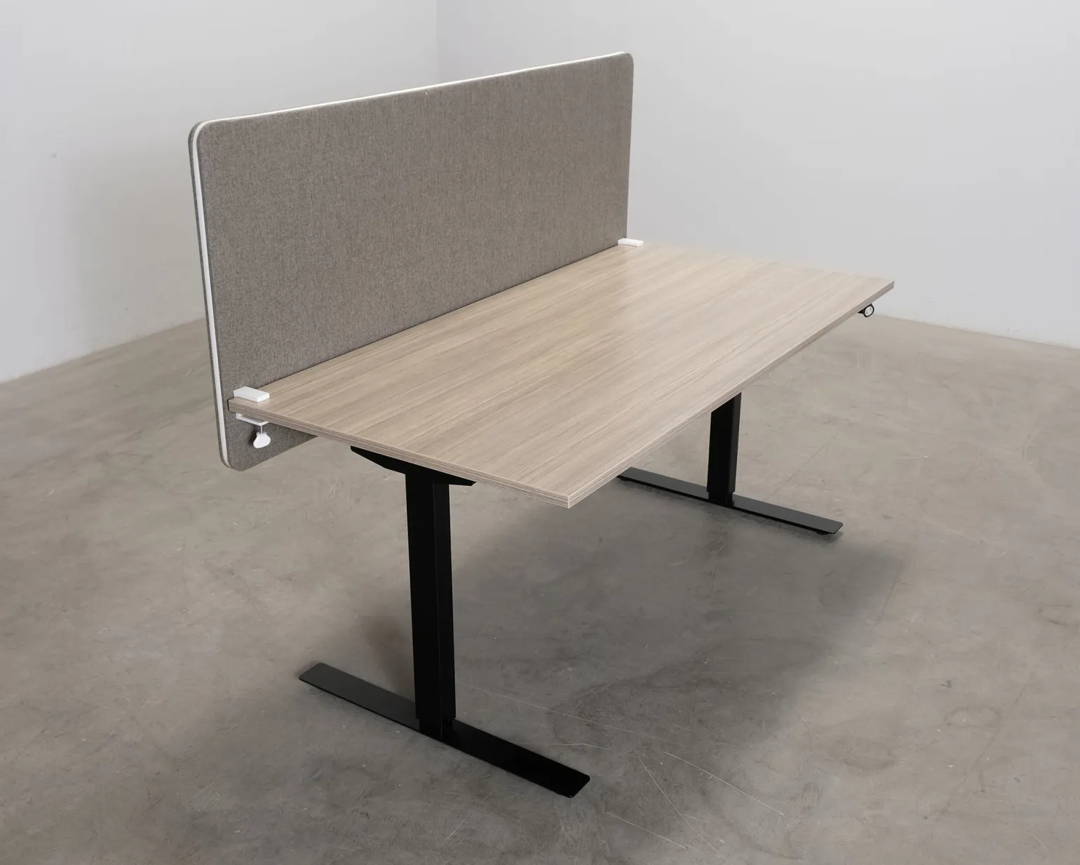 Elektriskt skrivbord med skärm 160 cm
