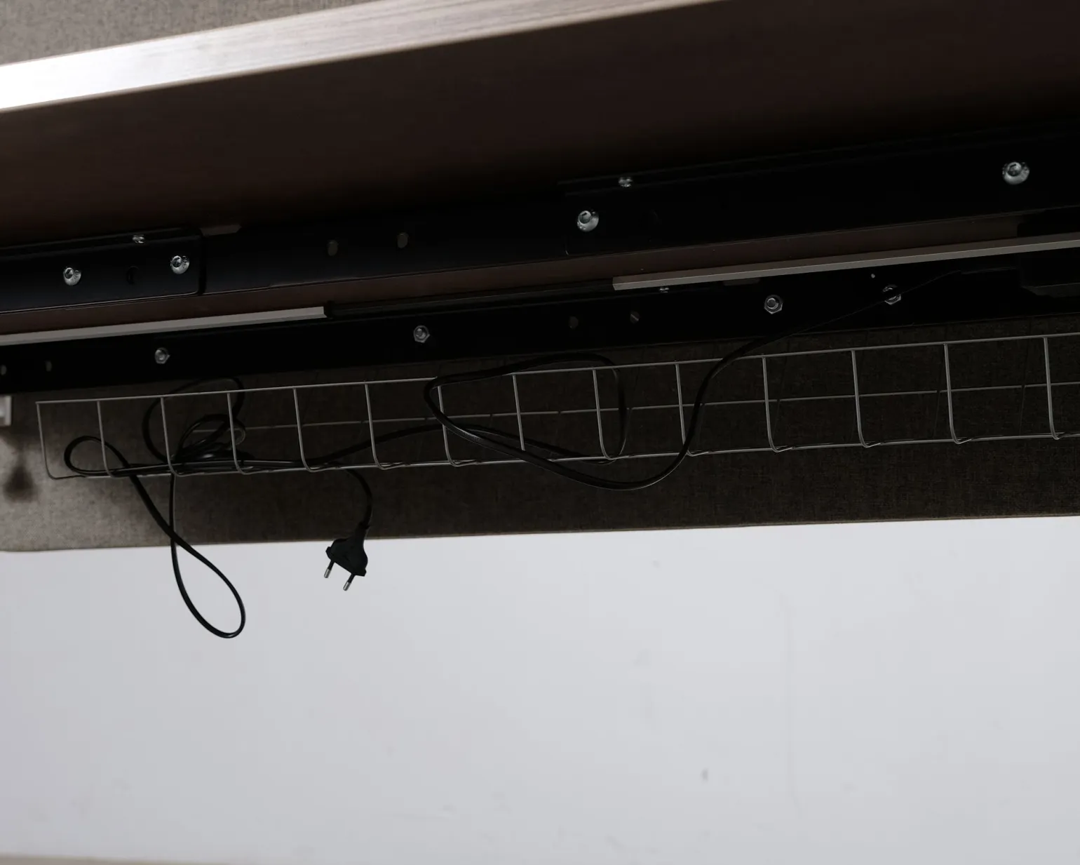 Elektriskt skrivbord med skärm 160 cm