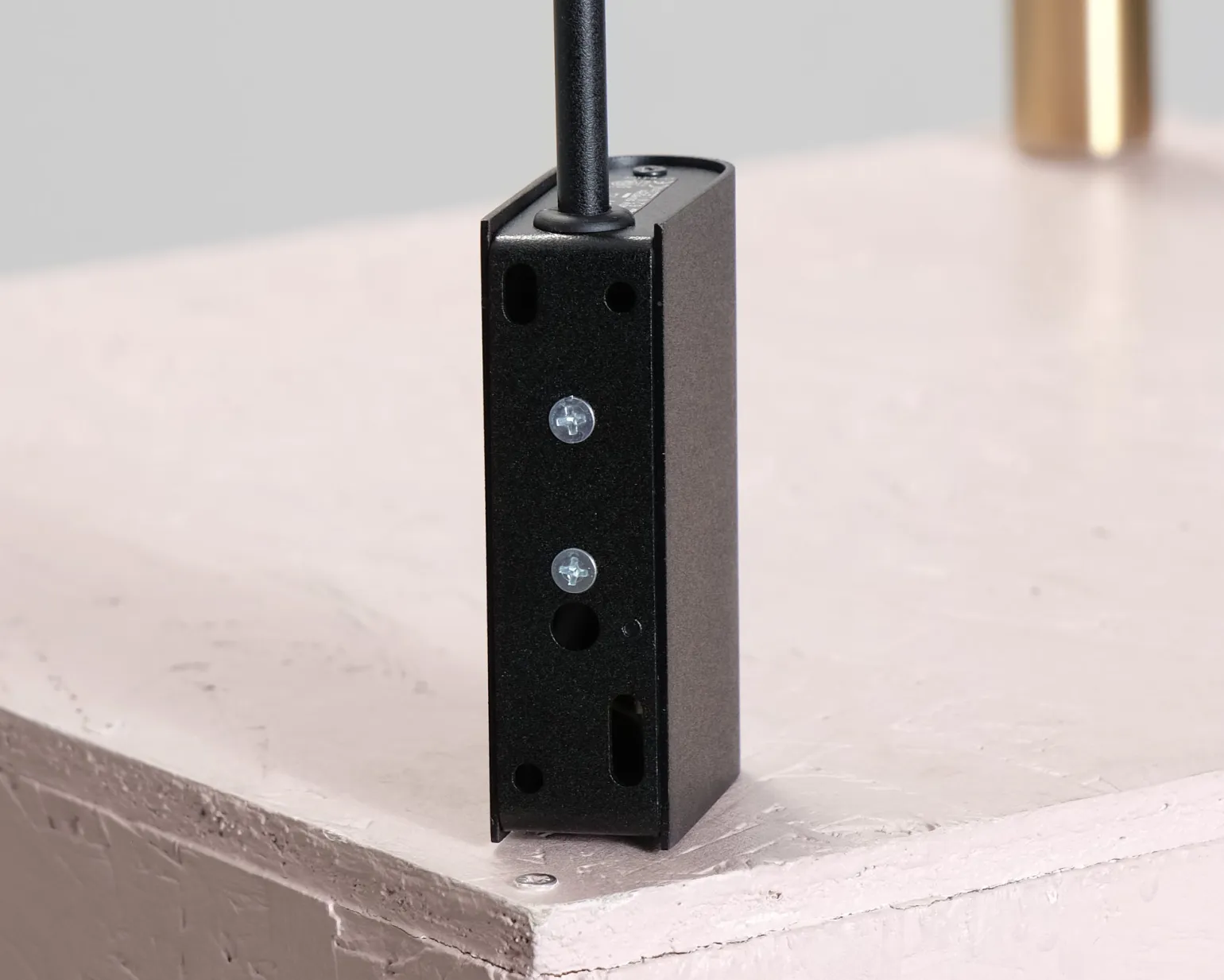Estiluz Volta A-3531 vägglampa svart / mässing