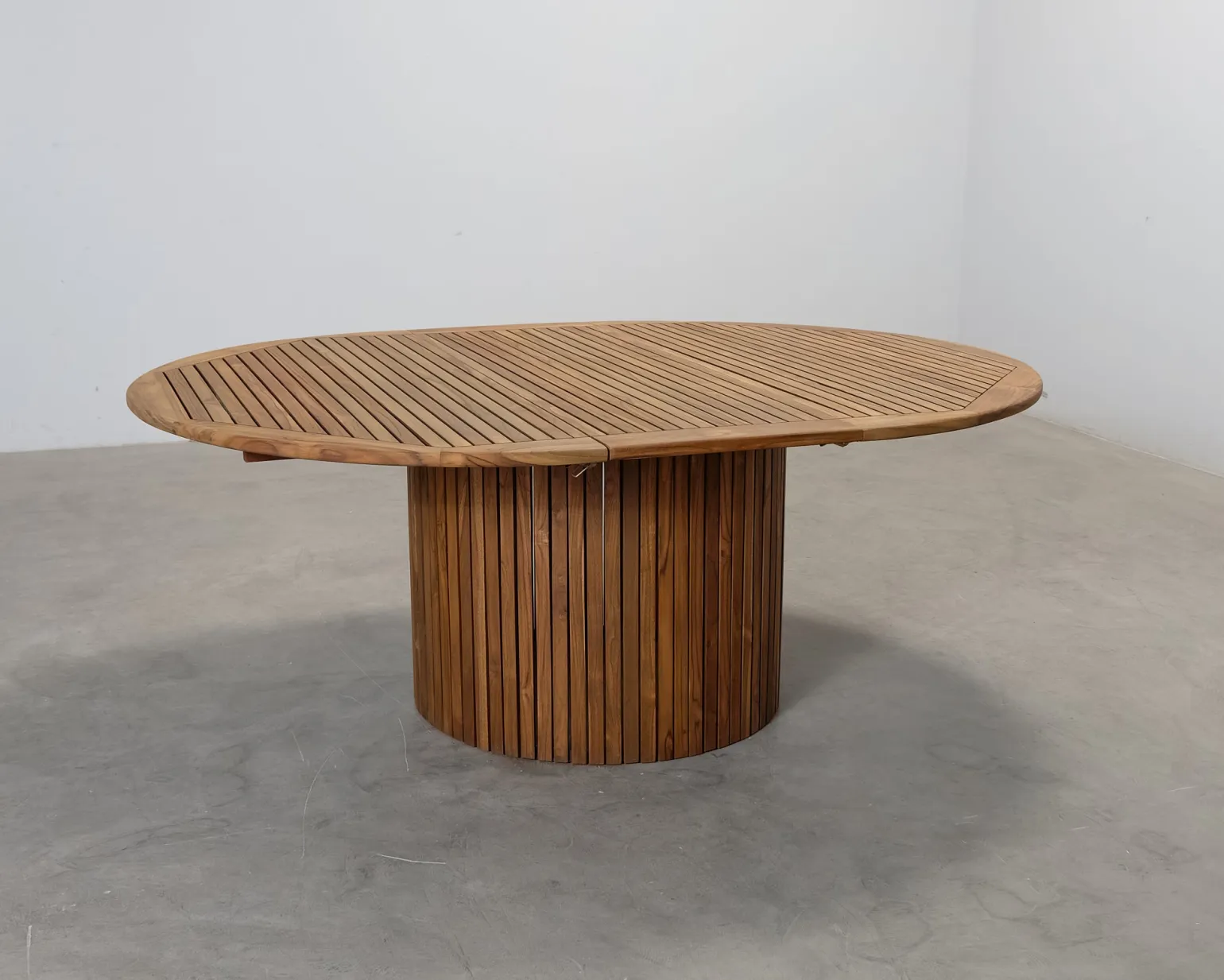 FeelDesign Circle förlängningsbart trädgårdsbord 150-195 cm