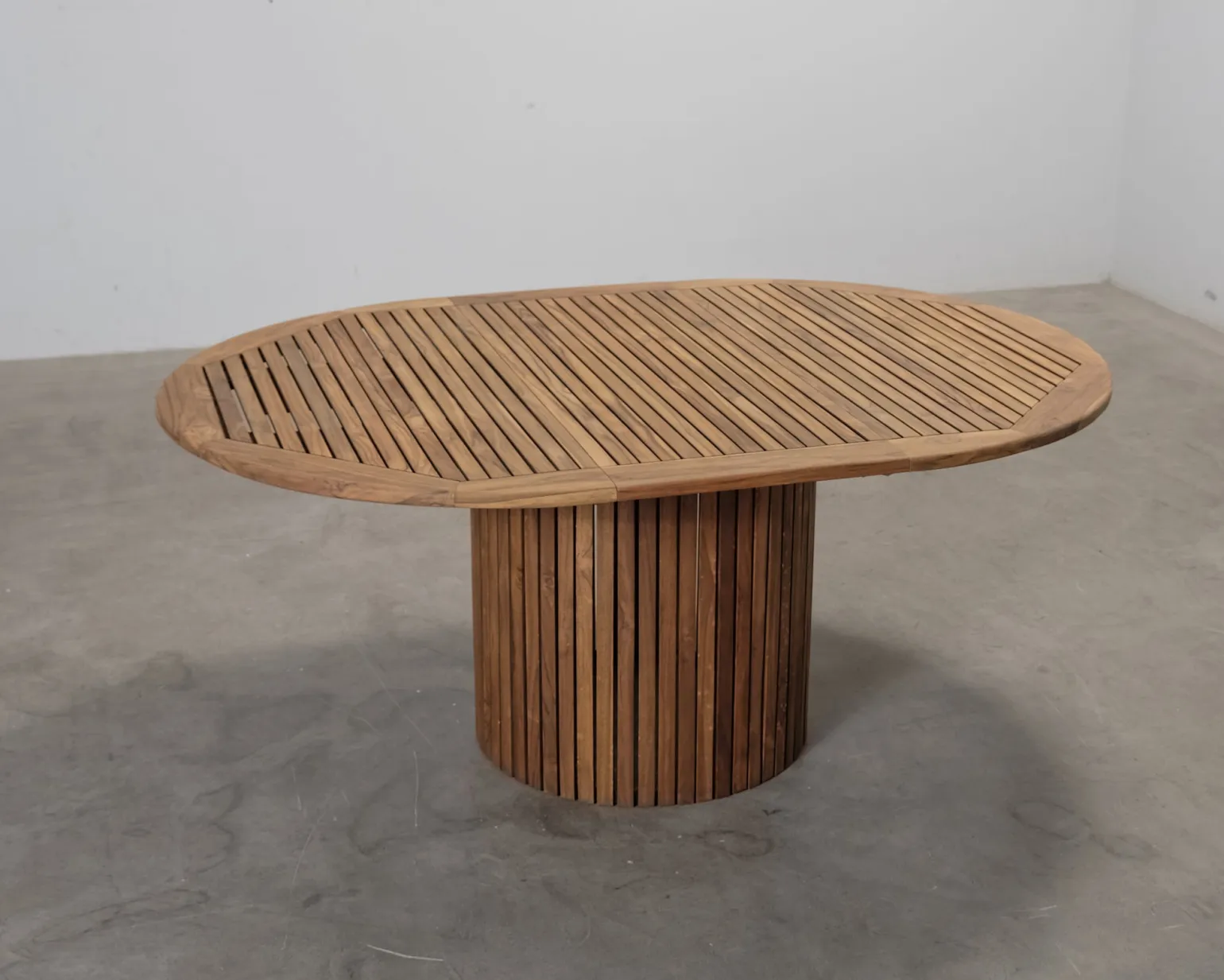 FeelDesign Circle förlängningsbart trädgårdsbord 130-180 cm