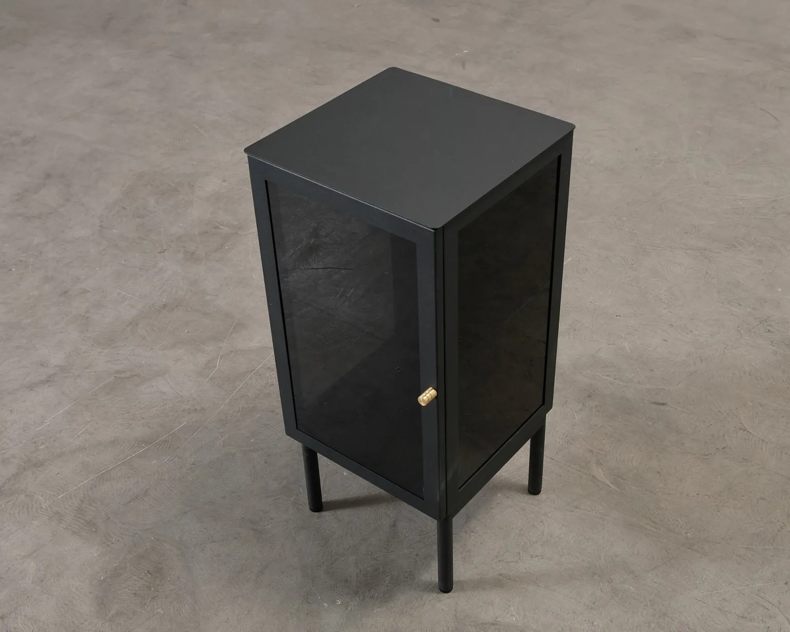 FeelDesign Cliff nattduksbord svart