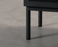 FeelDesign Cliff nattduksbord svart