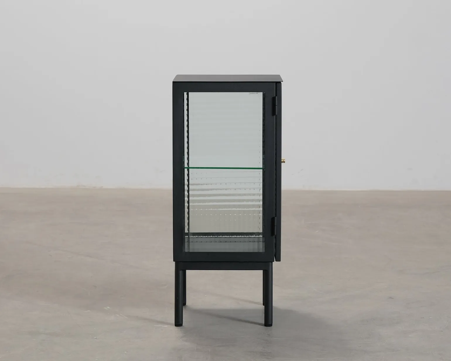 FeelDesign Cliff nattduksbord svart