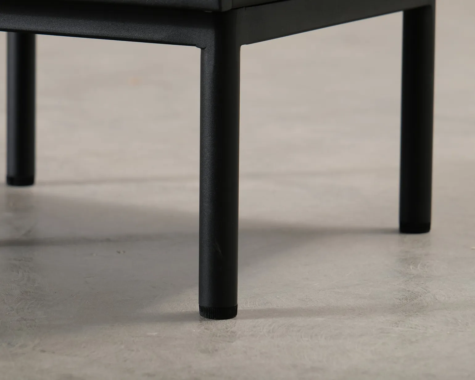 FeelDesign Cliff vitrin svart