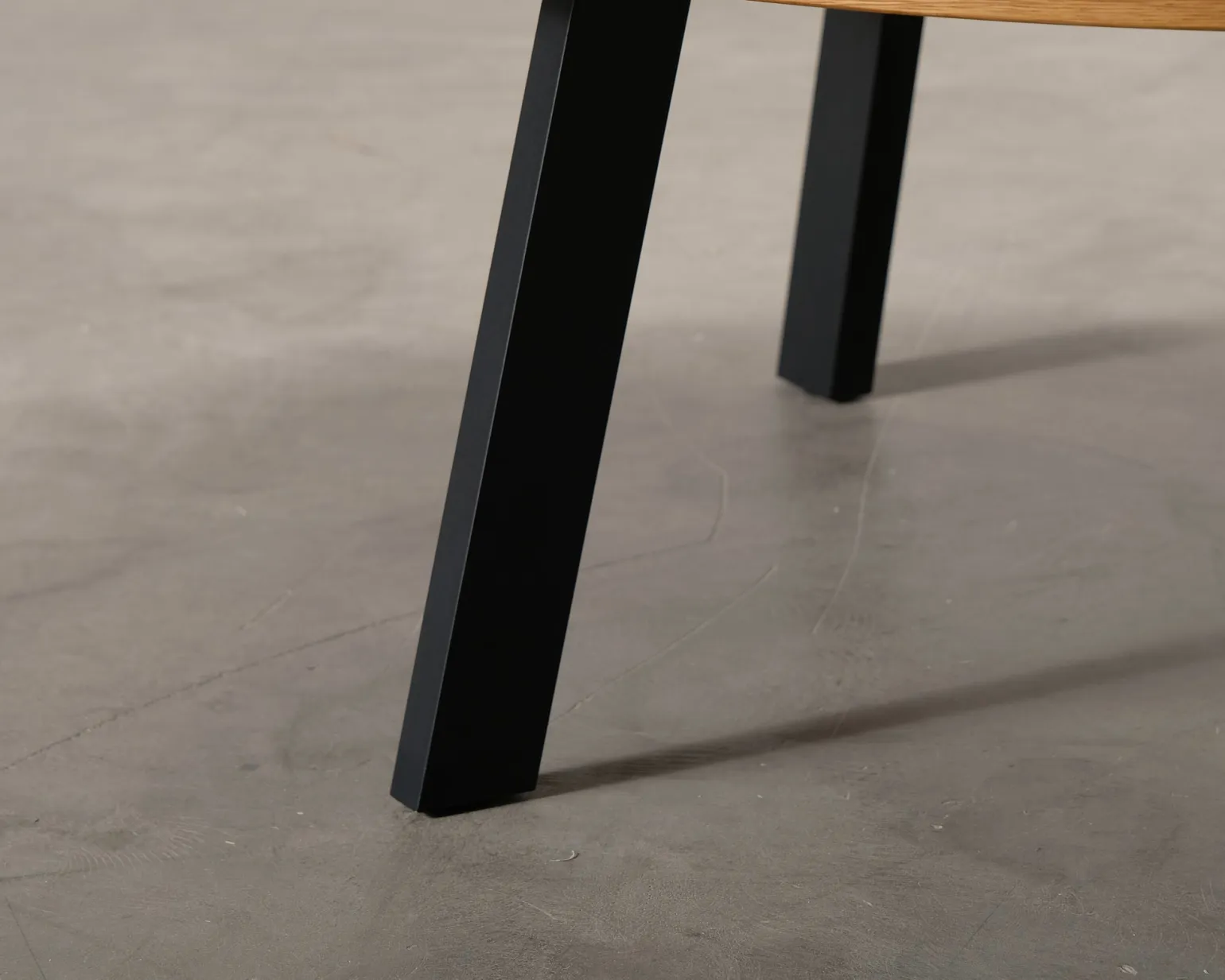 FeelDesign Freddy soffbord ø 115 cm oak / svart