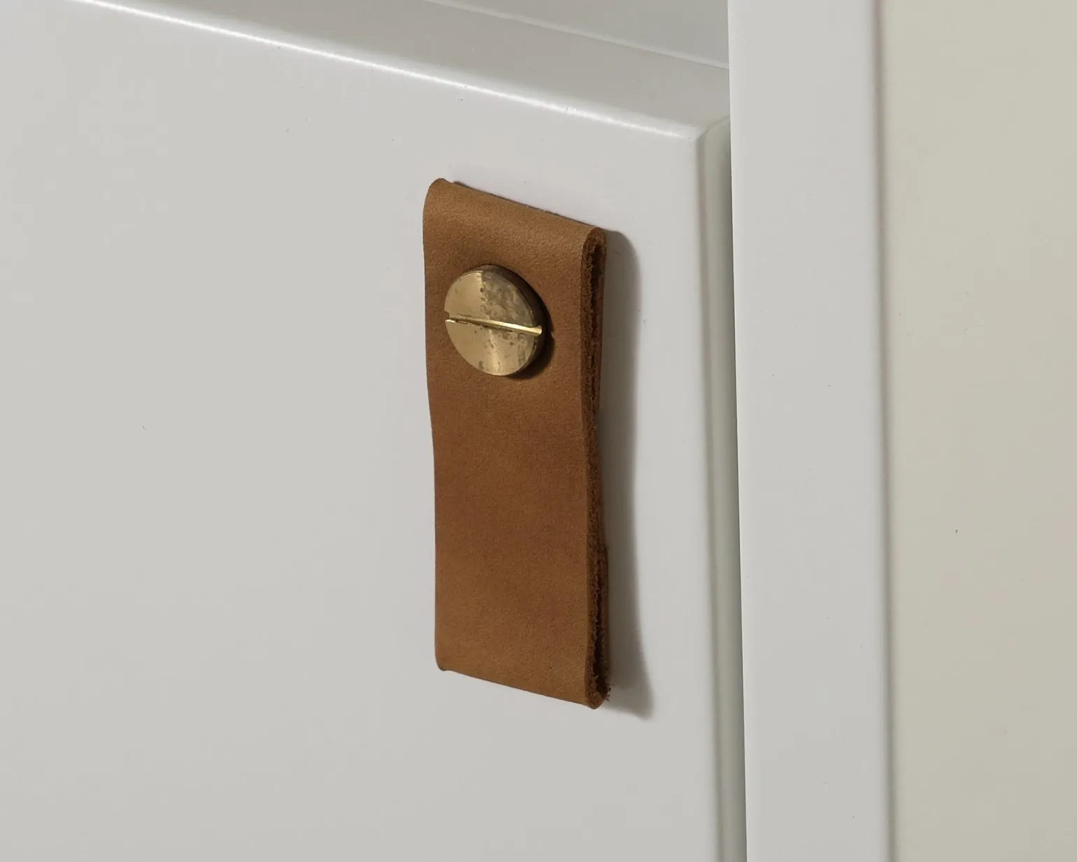 FeelDesign Plate nattduksbord vit
