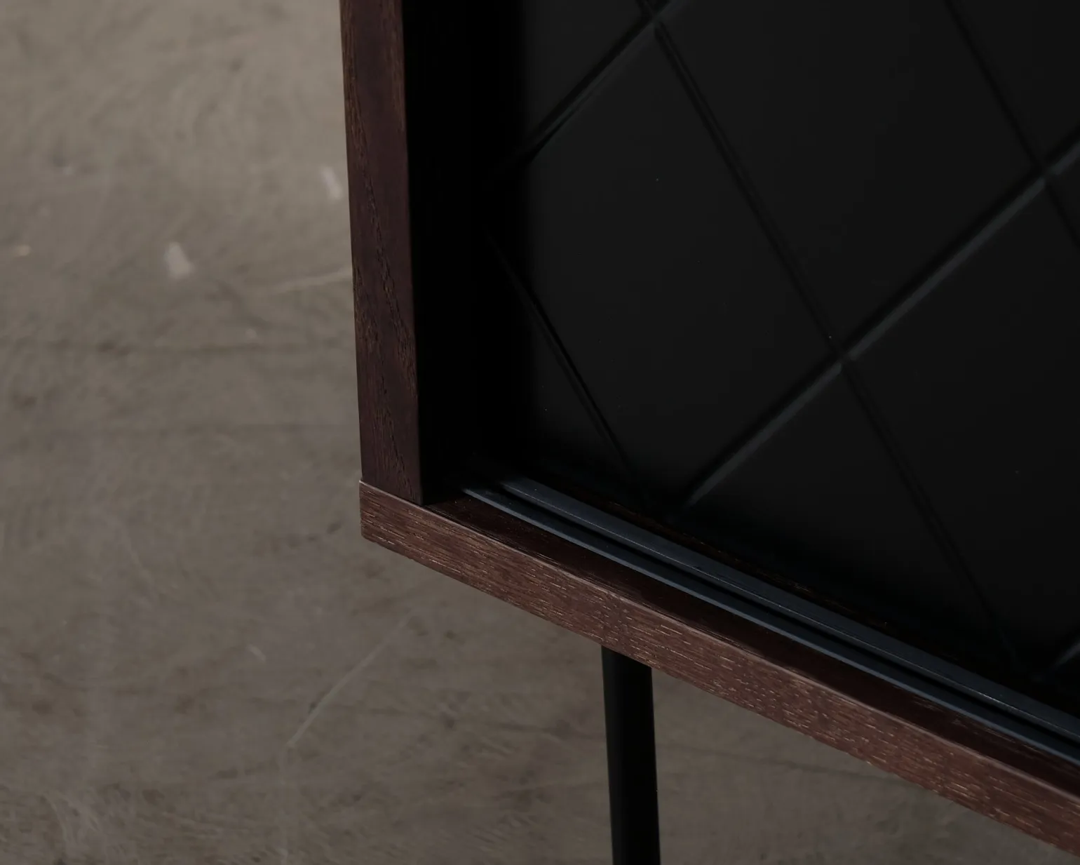 FeelDesign Romb skänk svart / brun