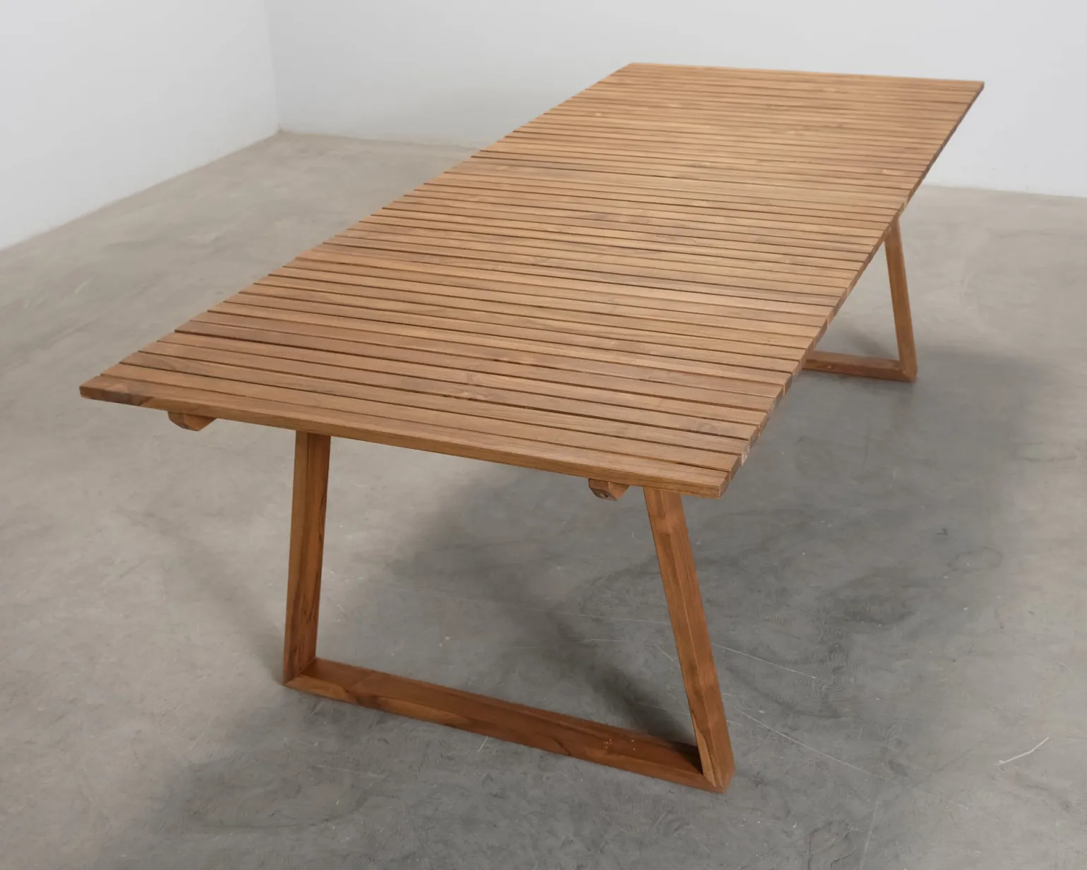 FeelDesign Stripe trädgårdsbord teak