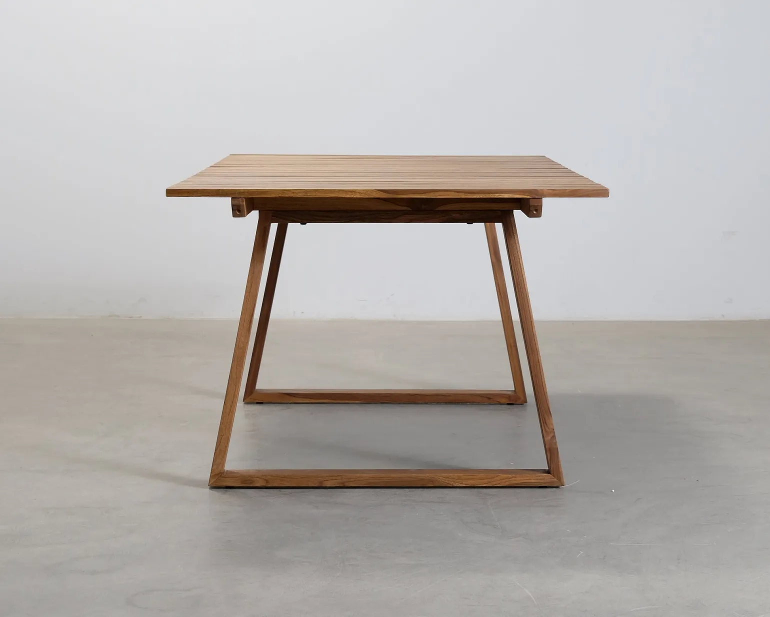 FeelDesign Stripe trädgårdsbord teak