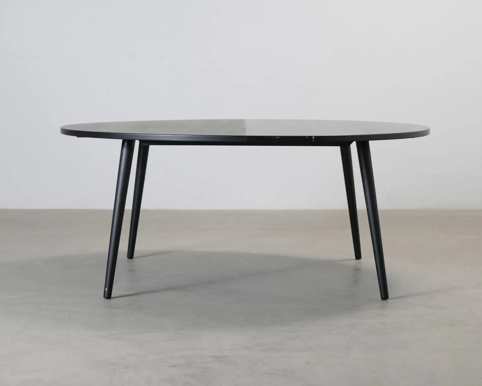 FeelDesign Table 1 matbord ø 180 cm svart