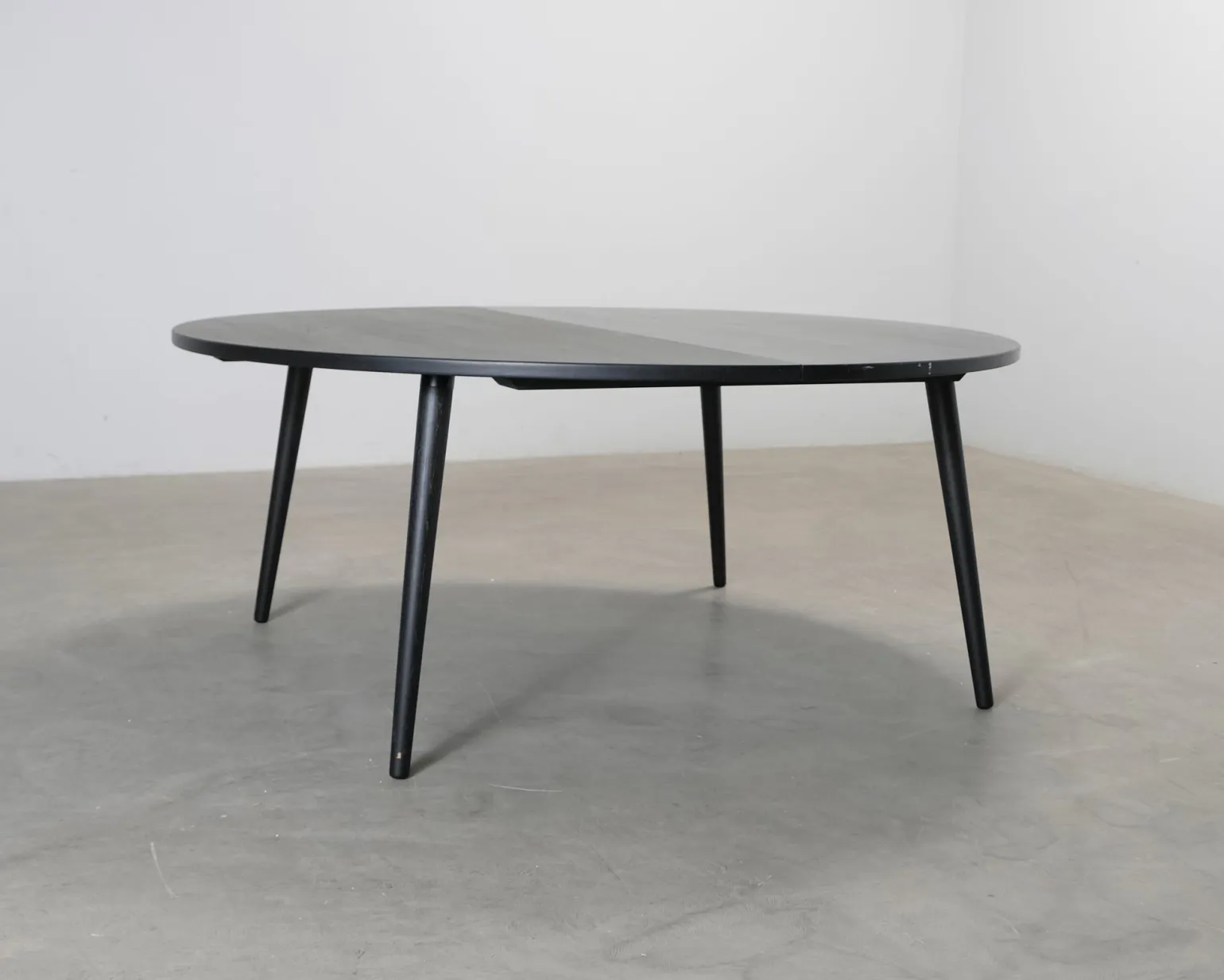 FeelDesign Table 1 matbord ø 180 cm svart