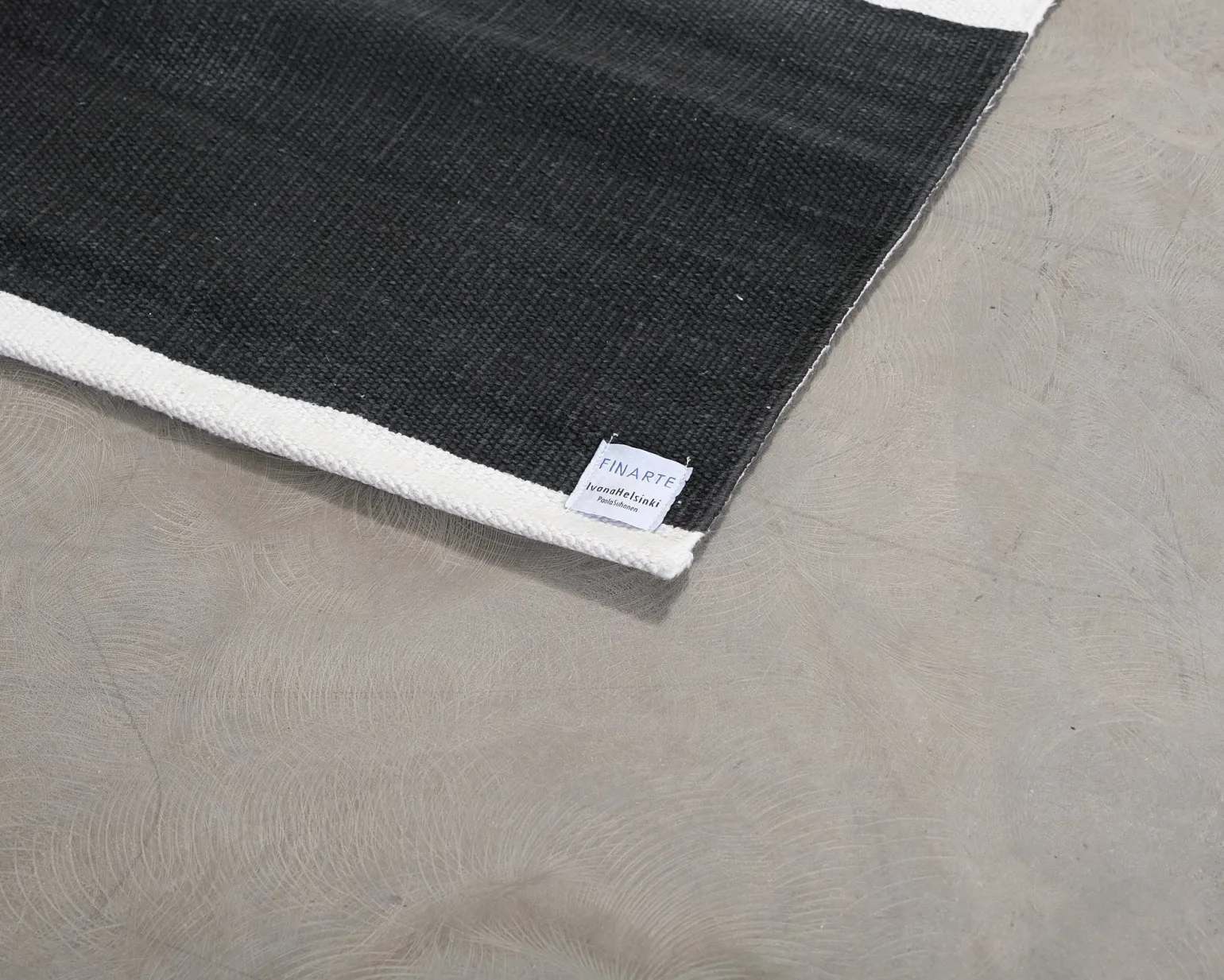 Finarte Stripe matta svart 140 x 200 cm