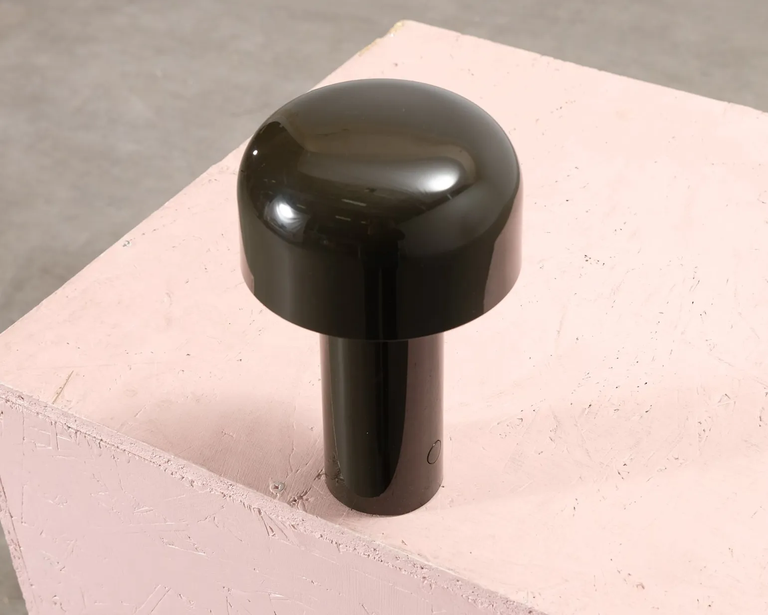 Flos Bellhop bärbar bordslampa Cioko