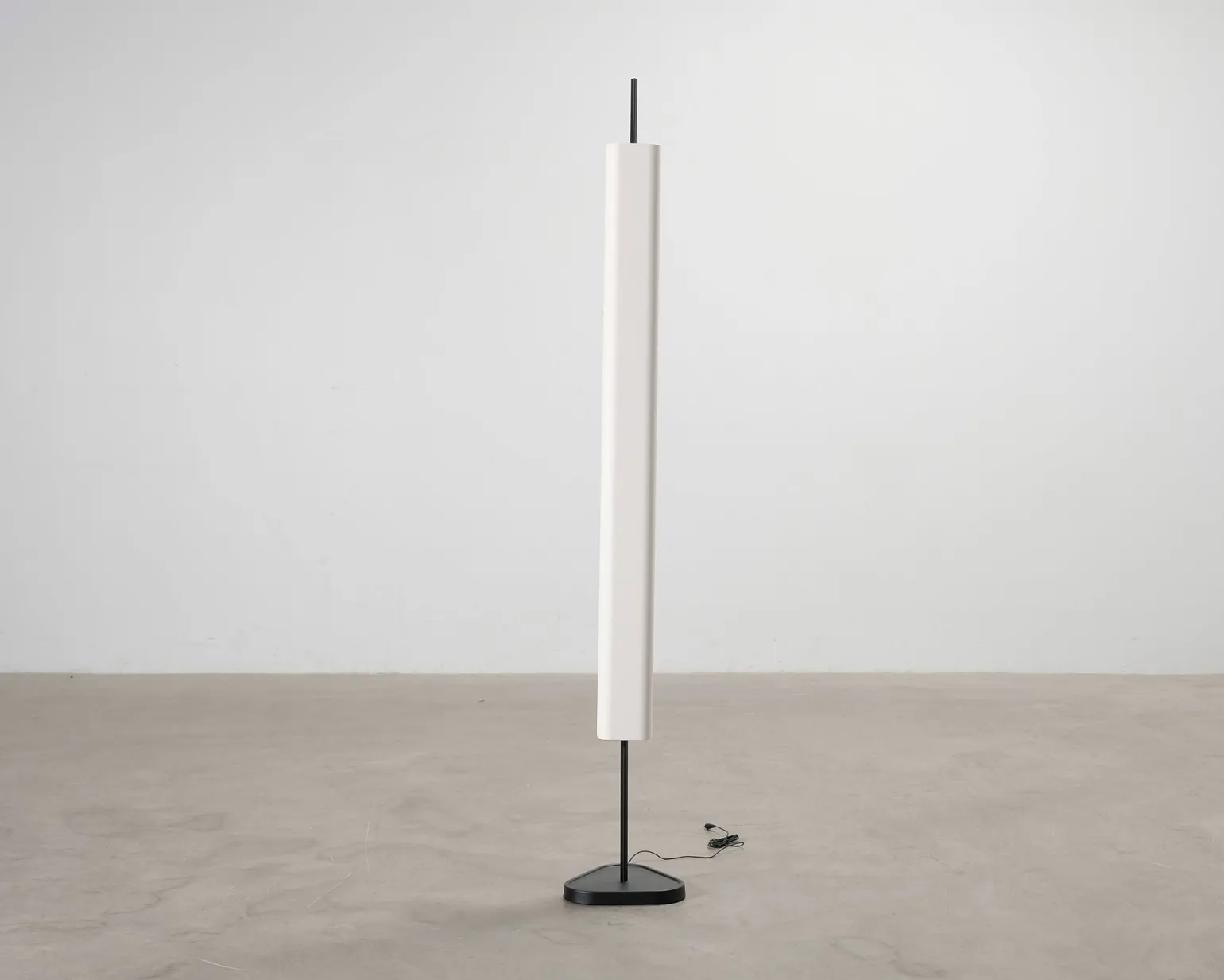 Flos Emi golvlampa naturvit / svart