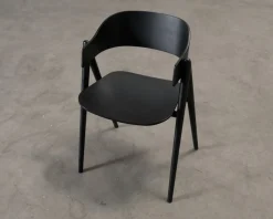 Forms & Objects Hennie matstol svart