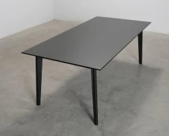 Forms & Objects Nora matbord 200 cm svart