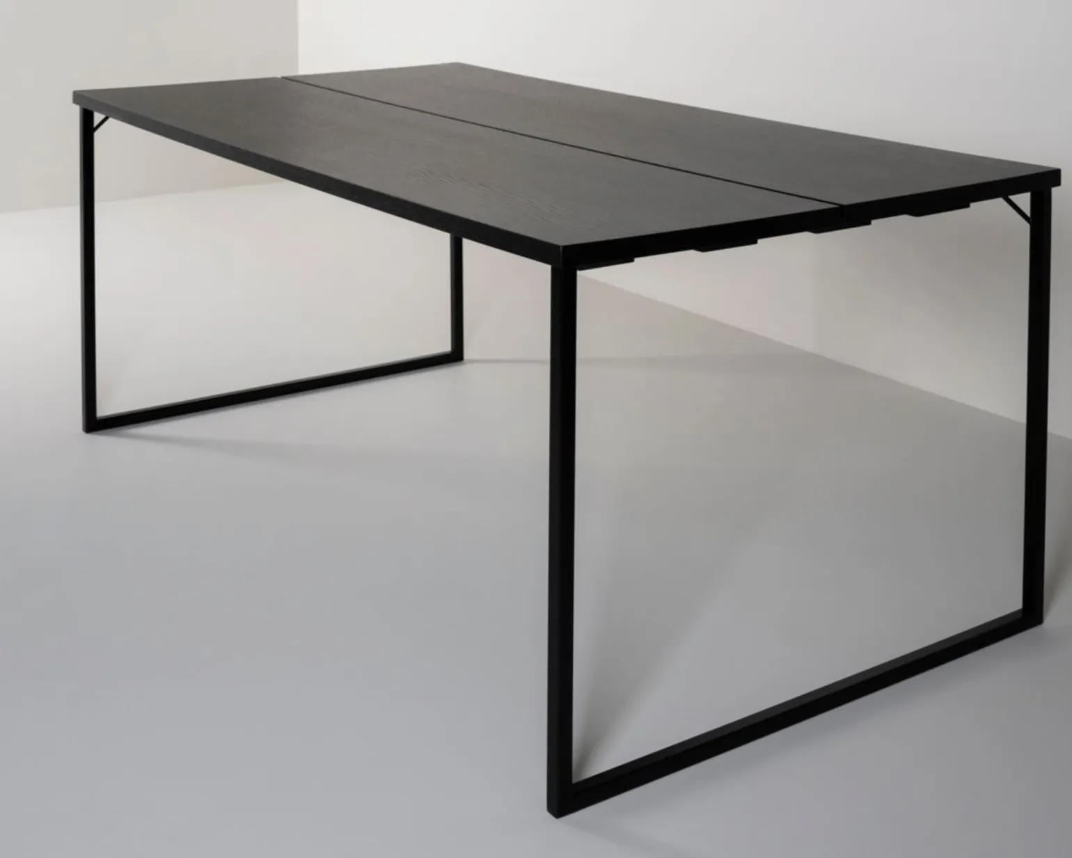 Forms & Objects Sanna matbord svart