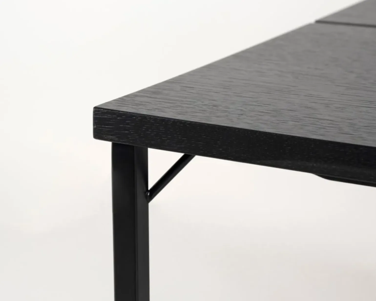 Forms & Objects Sanna matbord svart
