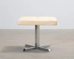Fotpall i skinn gräddvit