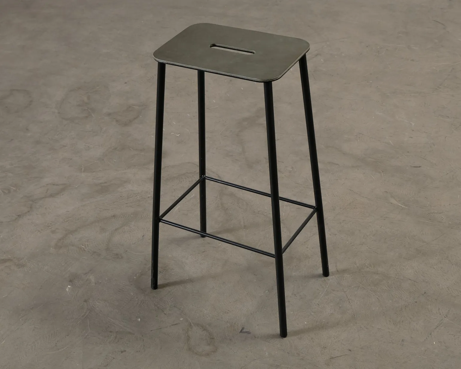 Frama Adam barpall 76 cm svart / läder