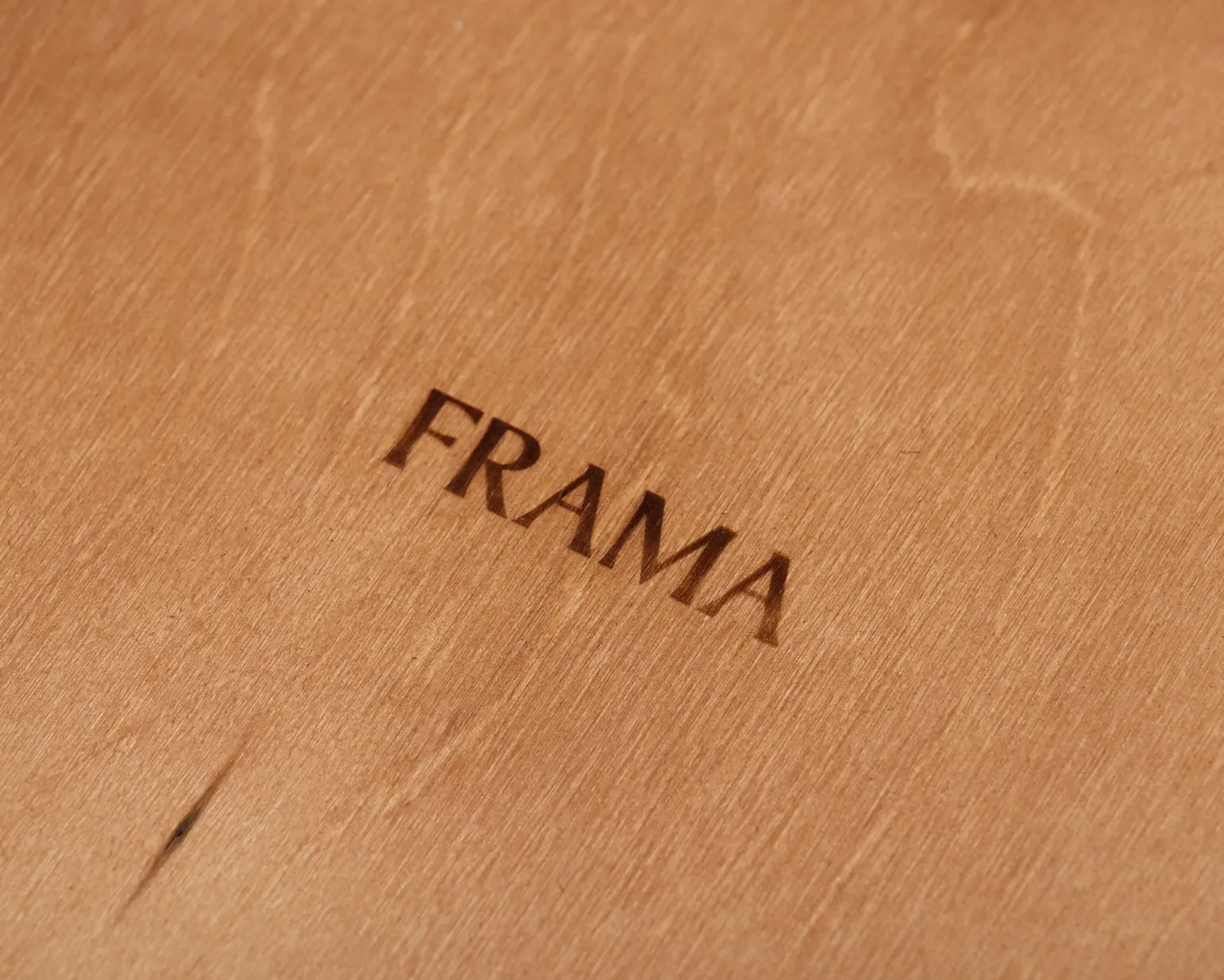 FRAMA Chair 01 matstol