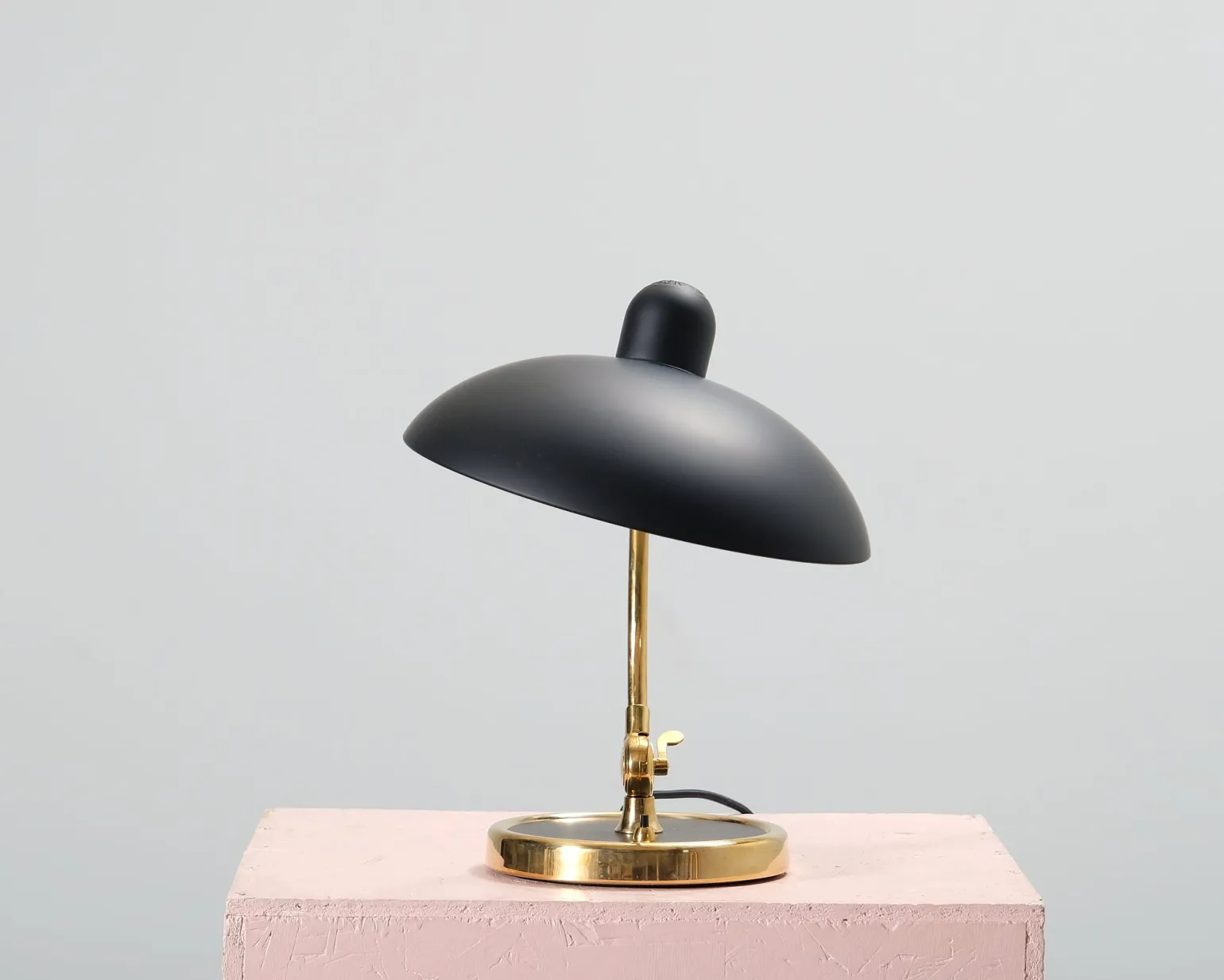 Fritz Hansen Kaiser Idell 6631-T Luxus bordslampa mässing / svart